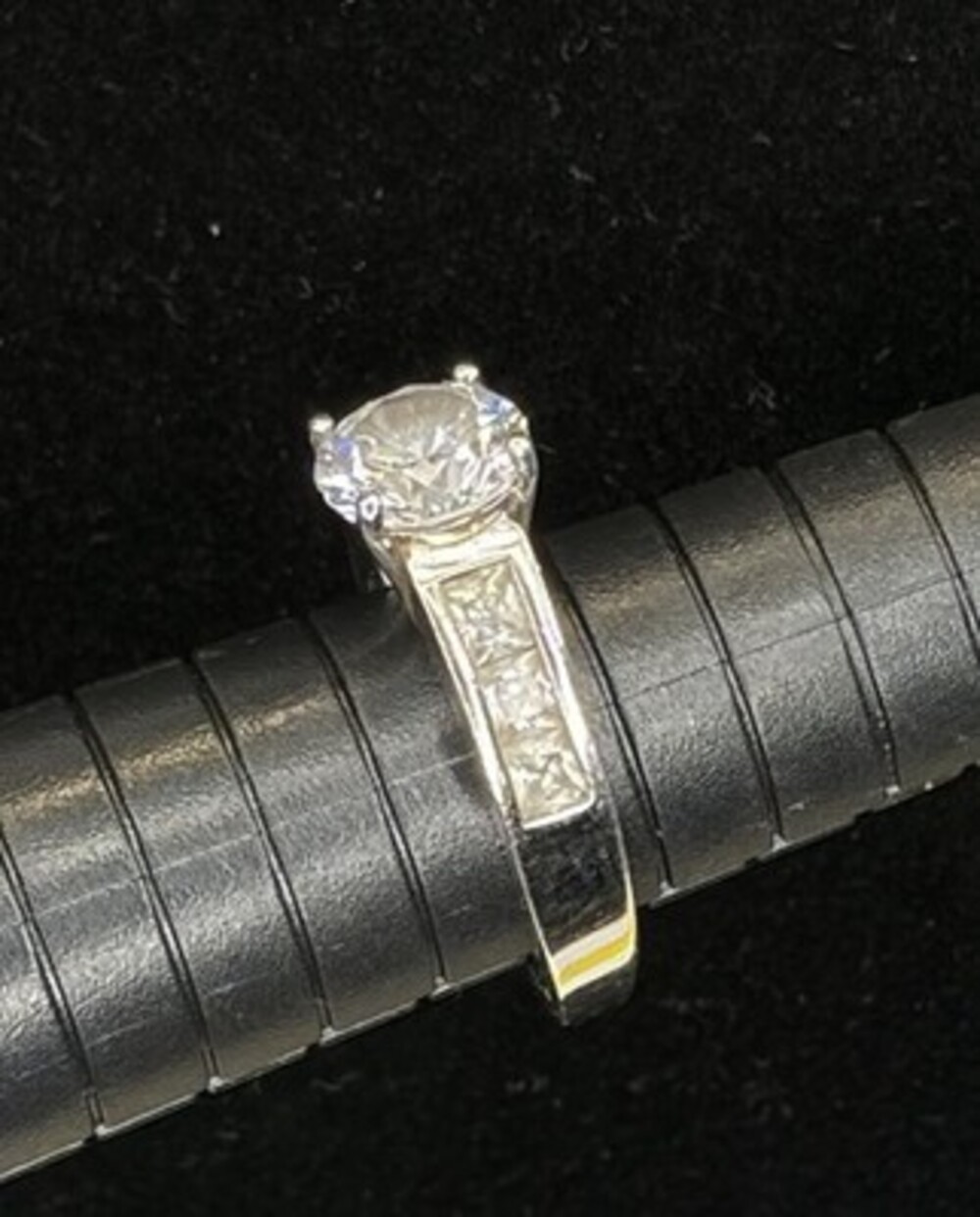 925 Sterling Silver Clear Solitaire Ring w/ Princess Cut Accent Stones Size 6